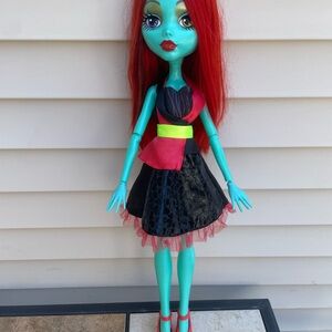 Monster High Doll 28" Voltageous Green Ghoul Beast Freaky Friend Changing Eyes